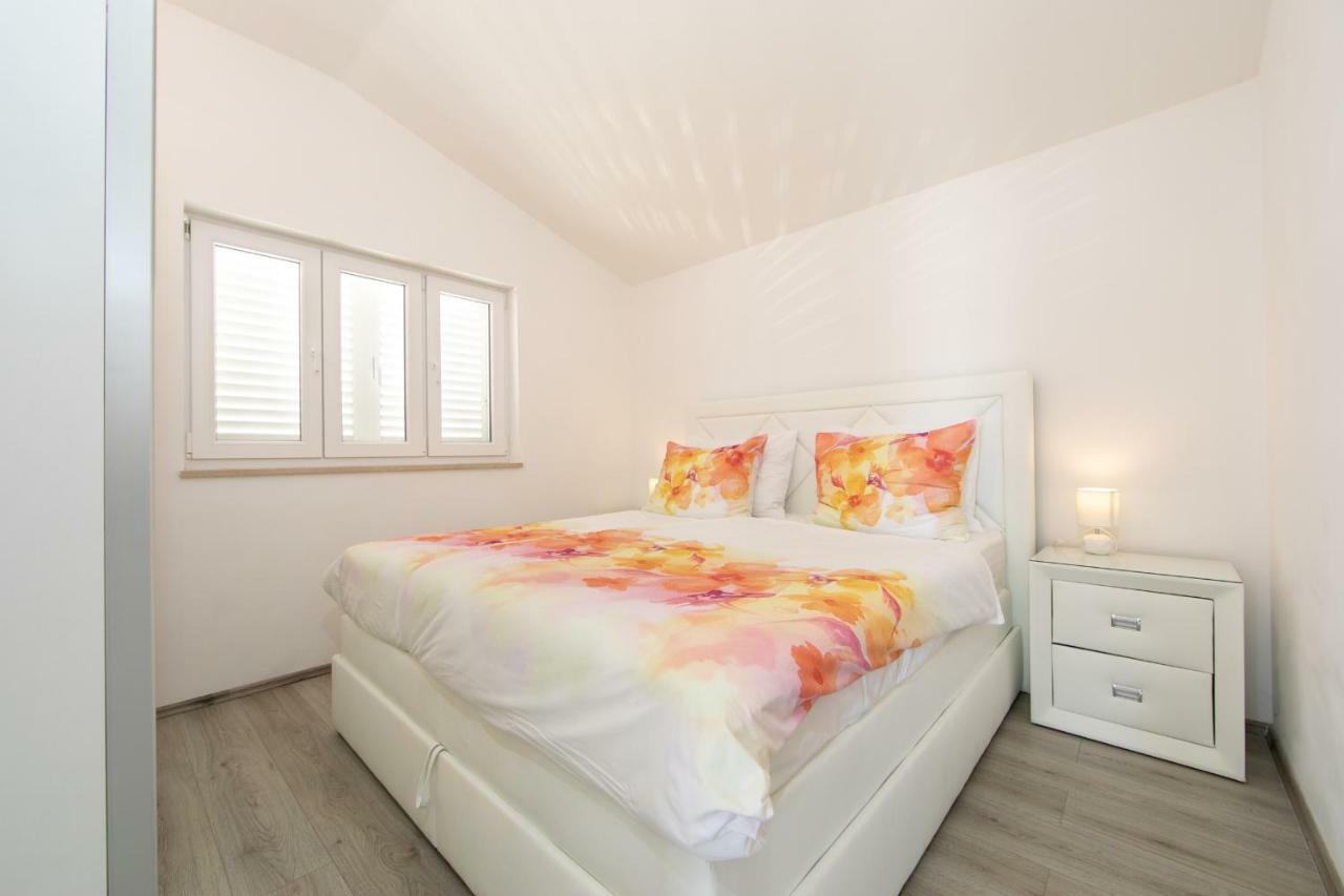 Apartmani Marija Jakir Brela Exterior photo